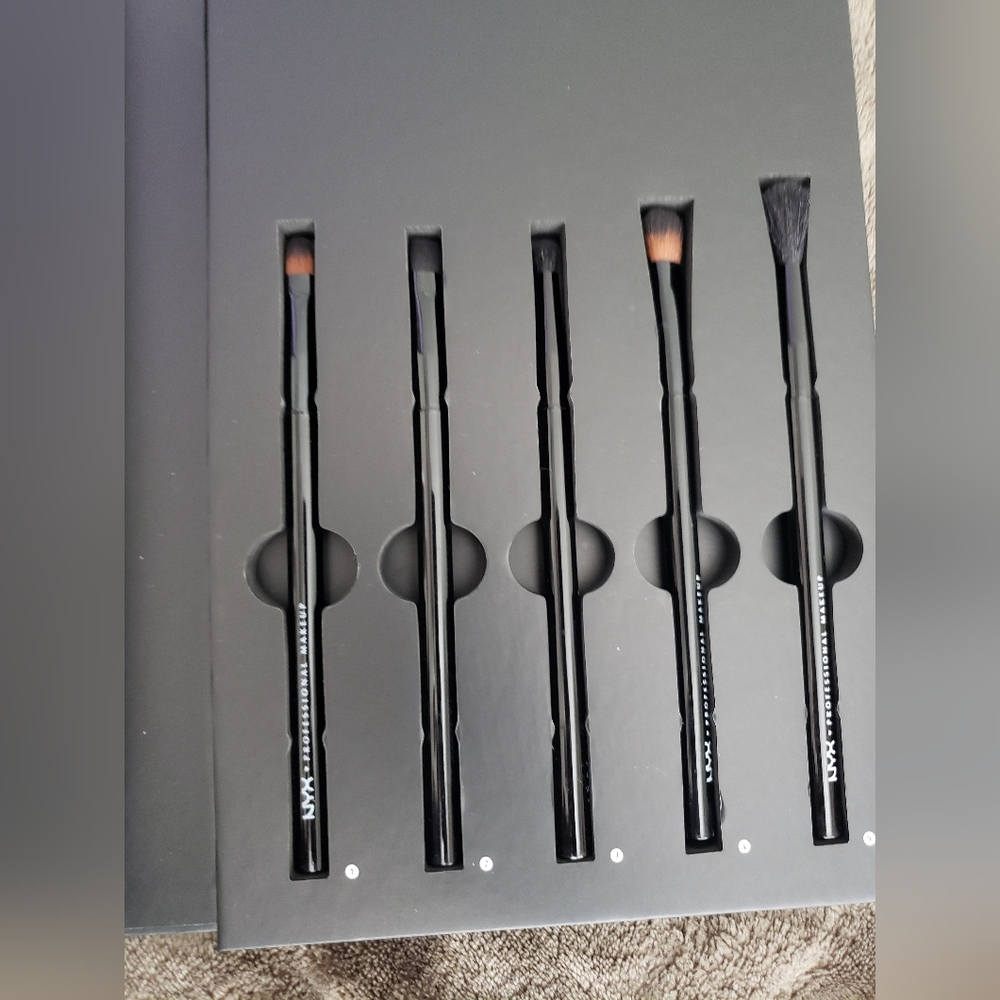 Makeup - Picture 3 of 3